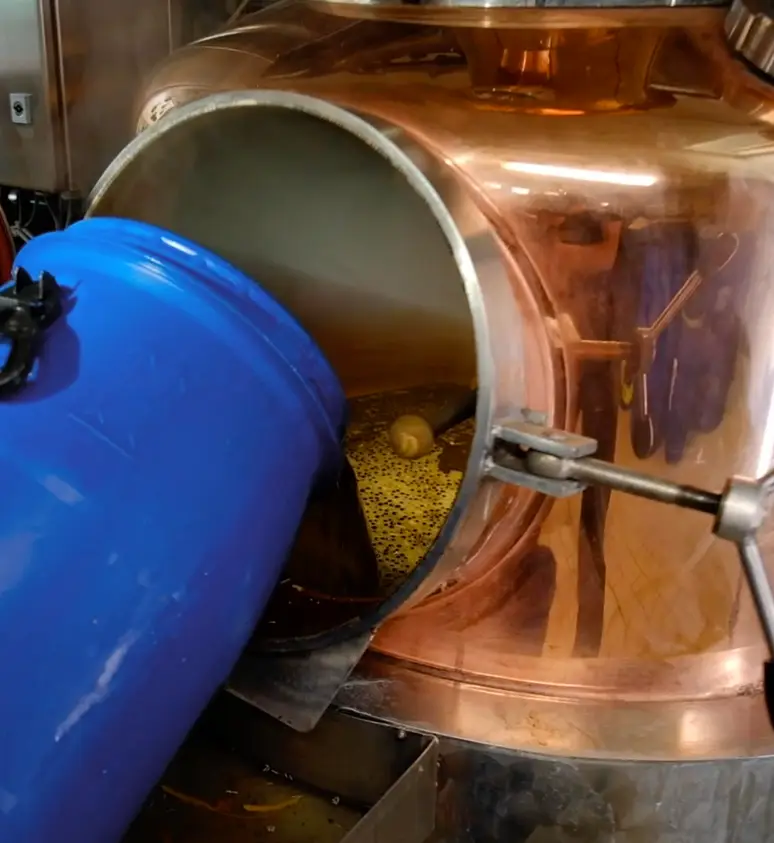 Mazerat einfüllen in 150 Liter K900 von Kothe